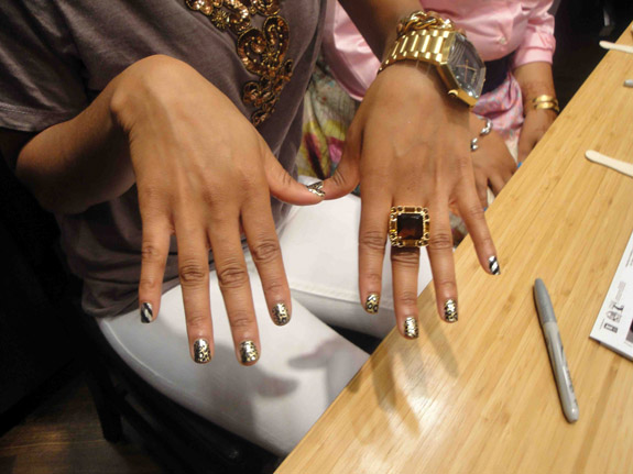 minx nails gold. rocking the nail trend at