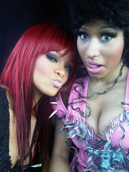 nicki minaj green blue hair. Rihanna and Nicki Minaj were