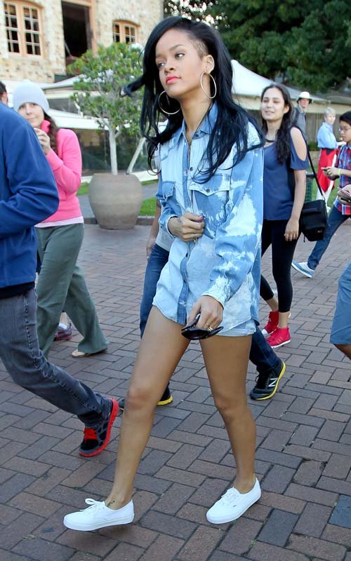Tilbagebetale Bedrag Interaktion CRANTZ COUTURE: Rihanna Shows Off Legs!