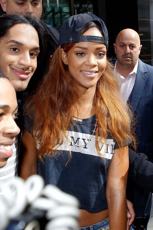  - rihanna-new-york-city-lovers-and-friends-feel-my-vibe-cropped-tee-fresh-i-am-fukk-snapback-hat-2