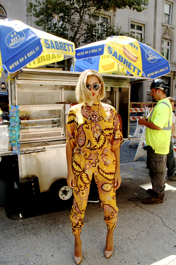 Beyonce-Tumblr-Gucci-Resort-2014-yellow-printed-top-and-matching-pants