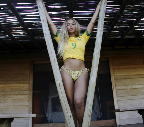 Beyonce-Tumblr-CIA-Maritima-Yellow-Hibiscus-Bikini