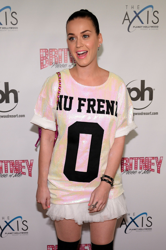 katy-perry-britney-piece-of-me-grand-opening-vegas-unif-no-nu-frenz-sequin-top-chanel-pink-leather-mini-backpack-3