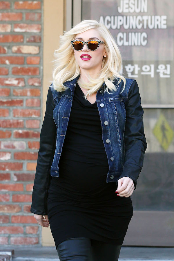 Gwen Stefani makes another visit to the 'Jesun Acupuncture Clinic'