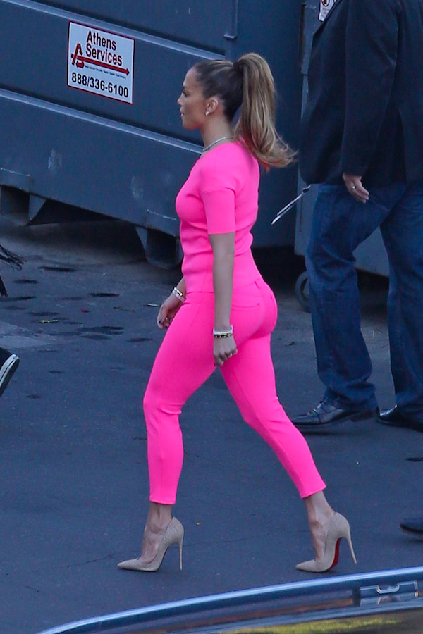 Jennifer Lopez wears bright pink for 'American Idol'