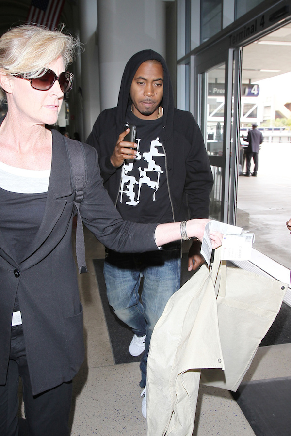 Hip-hop star Nas arrives at LAX, leaving to New York City