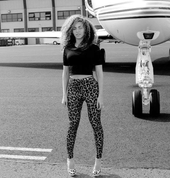 beyonce-tumblr-charlie-by-matthew-zink-pants-charlotte-olympia-pumps-2