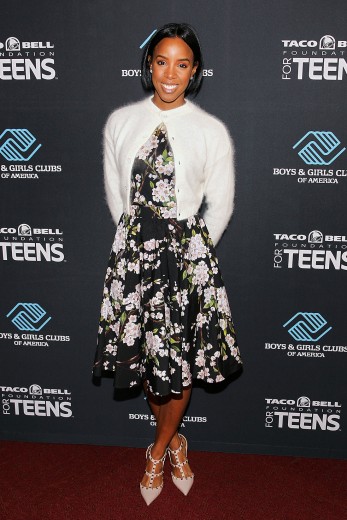 kelly-rowland-taco-bell-and-boys-and-girls-club-of-america-partnership-announcement-at-cannon-house-office-building-washington-dc-valentino-rockstud-pumps
