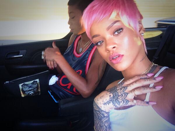 The Fashion News Breakdown Rihanna goes Pink
