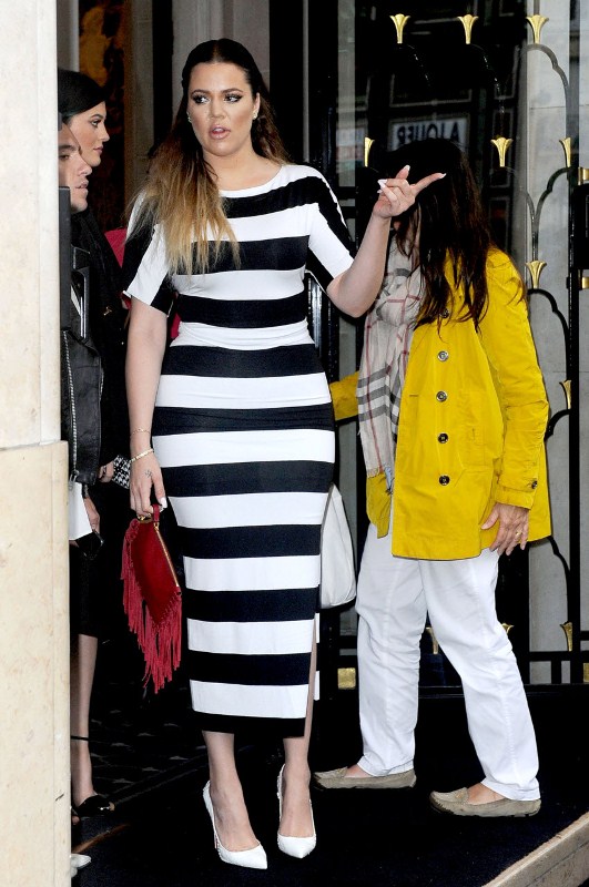 khloe-kardashian-paris-shopping-nadia-tarr-stripe-crop-top-skirt-valentino-pisces-clutch-2