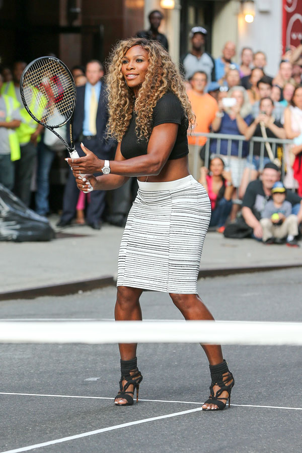 Serena Williams practices her swing with David Letterman