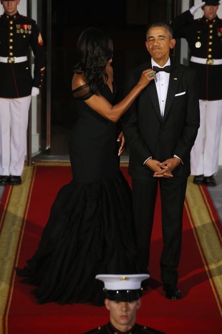 2 First Lady Michelle Obama Wears Custom Vera Wang Black Silk Crepe Mermaid Gown to welcome China's President Xi Jinping at the White House State Dinne