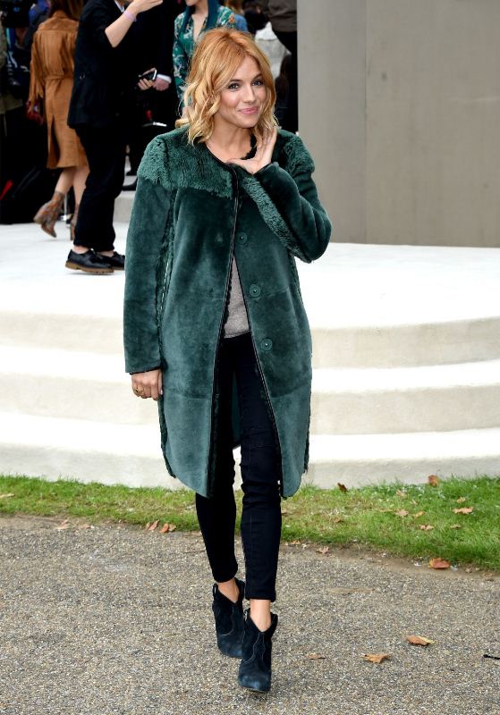 sienna-miller-at-burberry-prorsum-fashion-show-in-london-09-21-2015