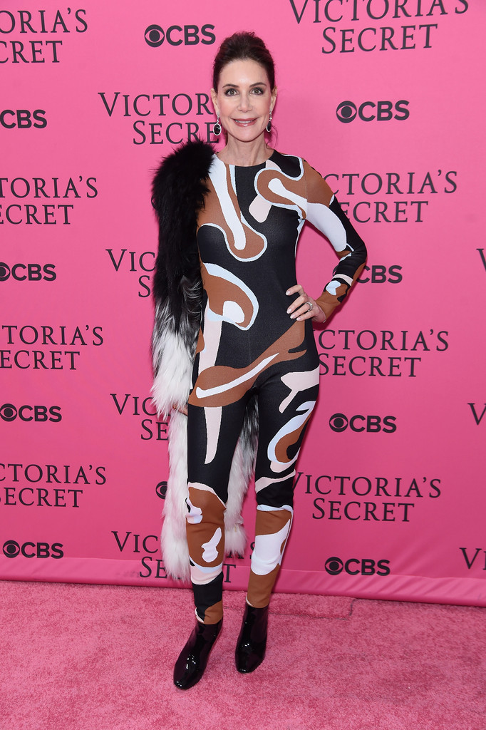 Selena Gomez In Louis Vuitton, Jolibe Atelier & Mugler - 2015 Victoria's  Secret Fashion Show - Red Carpet Fashion Awards