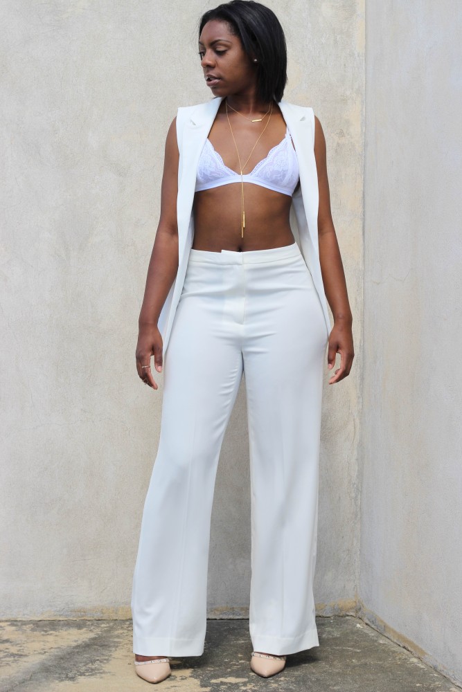 Crystal-wore-an-open-white-suit-looking-fab-for-summer-1