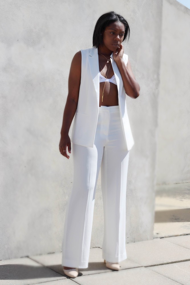 Crystal-wore-an-open-white-suit-looking-fab-for-summer-3