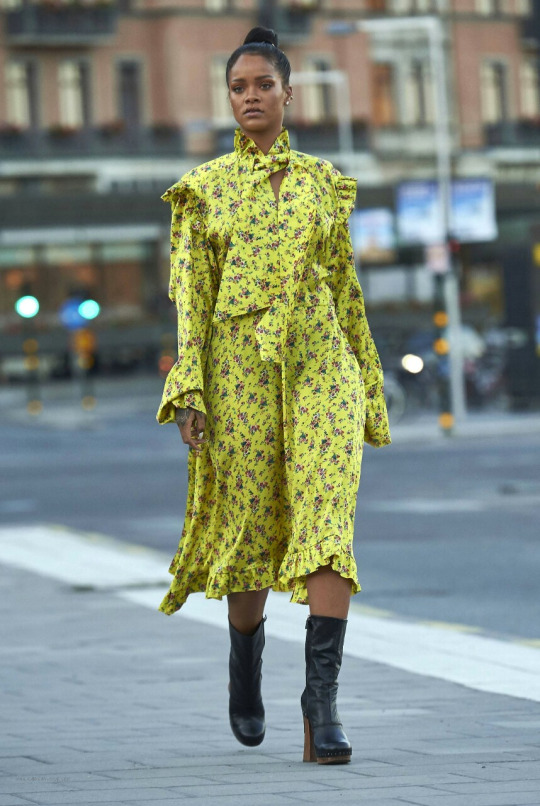 2 Rihanna's Sweden Vetements Ruffle Trim Yellow Floral Dress
