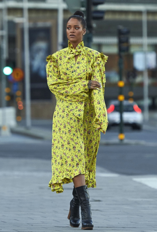 3 Rihanna's Sweden Vetements Ruffle Trim Yellow Floral Dress