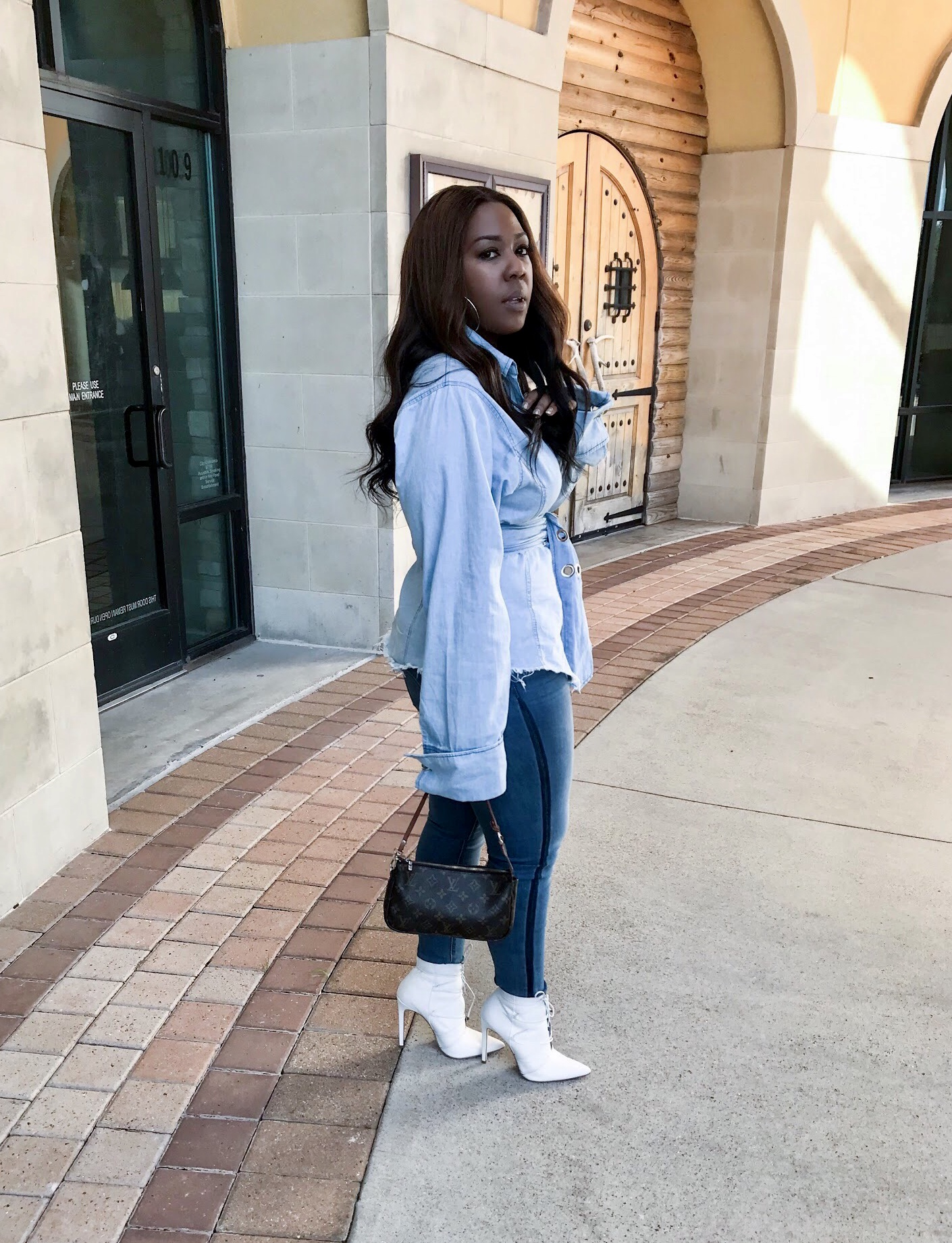 How to Wear White Jeans in Winter 2019 | FashionGum.com