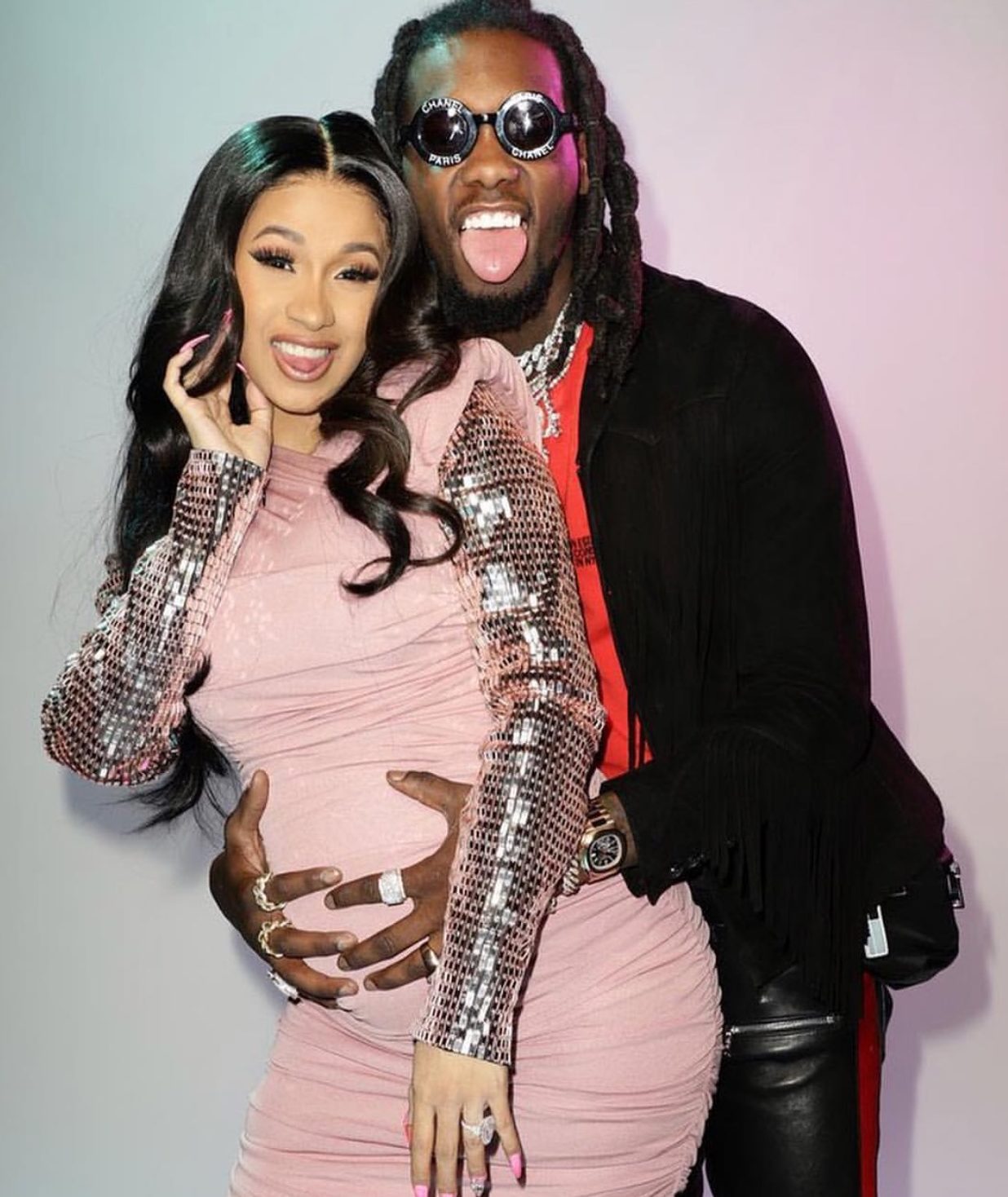Fashion Bomb Couple: Cardi B Glows in a SS18 Tom Ford Dress  display picture 1