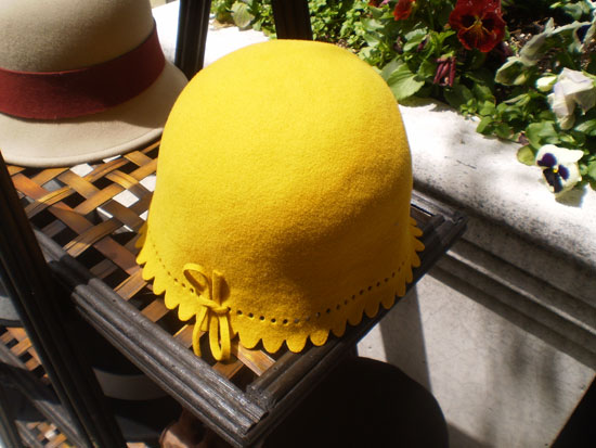 yellow-chapeau