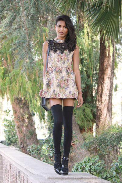 Tiffany from California cream-floral-oasap-dress-black-leather-marc-jacobs-heels_400