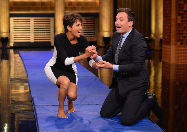 4 Halle Berry's Jimmy Fallon Show Astars Black and White Colorblocked Avery Dress