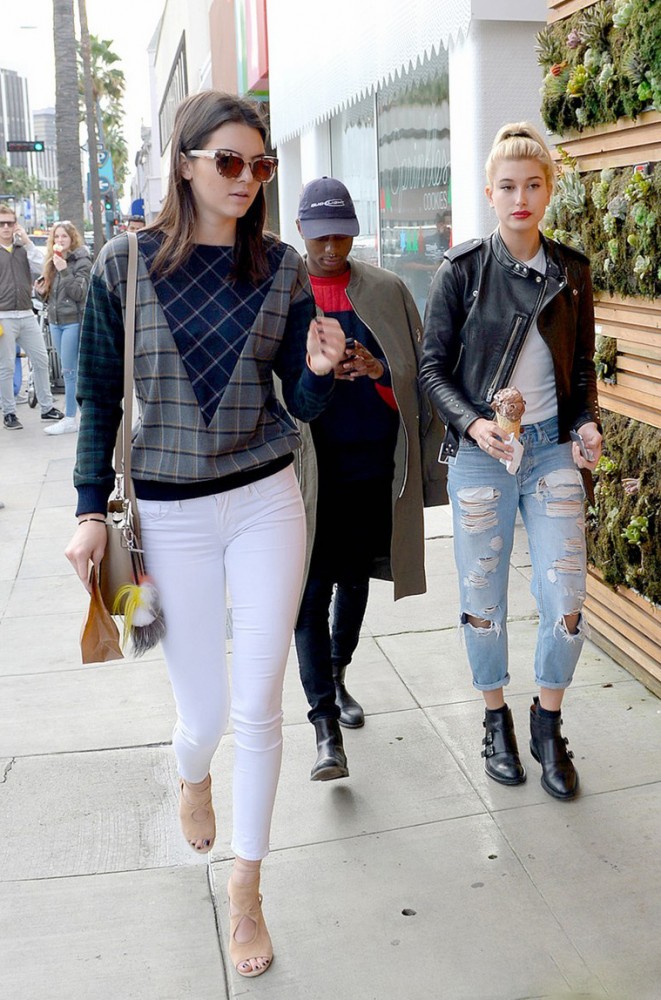 _-Kendall-Jenner's-Sprinkles-Beverly-Hills-Band-of-Outsiders-Mixed-Plaid-Sweatshirt