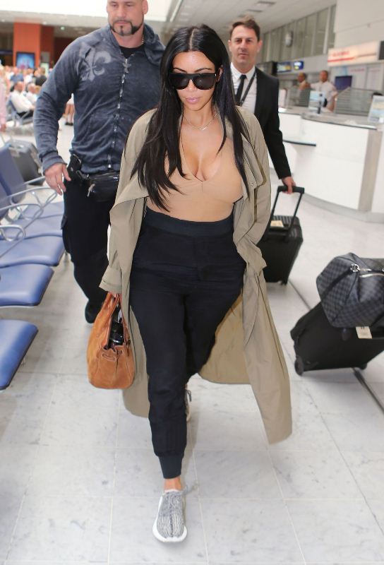 kim-kardashian-summer-airport-style-nice-france-june-2015