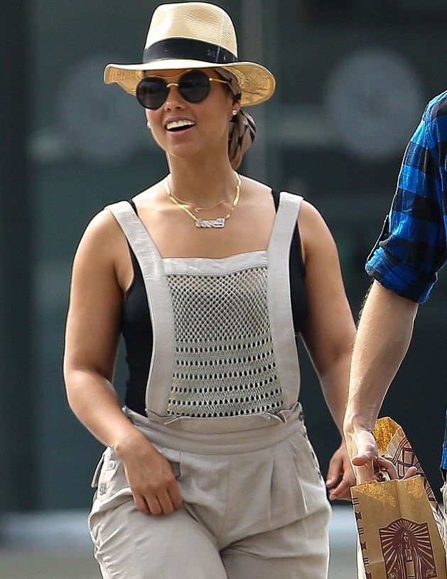 Alicia Keys's West Hollywood Gucci Round Aviator Double Bridge Sunglasses