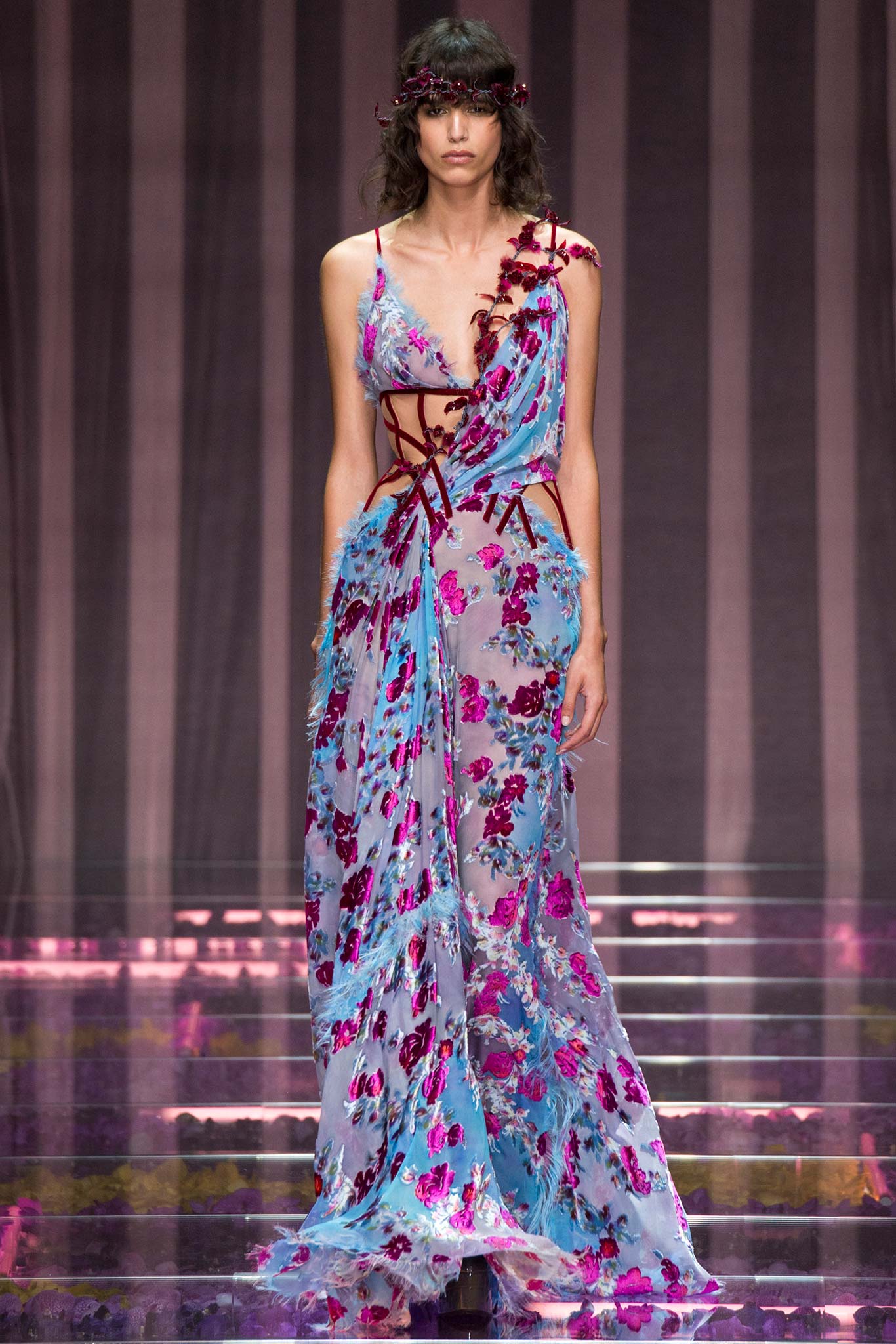hot-or-hmm-rosie-huntington-whiteley-atelier-versace-haute-couture-fall ...