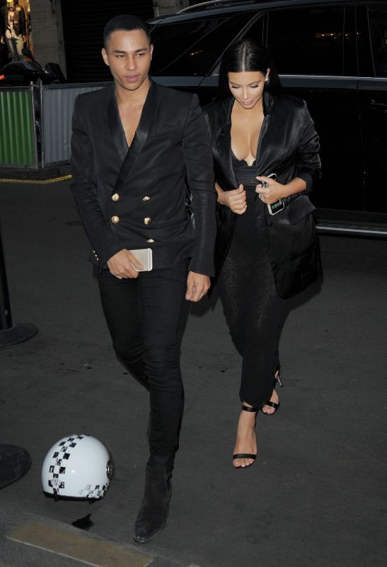 kim-kardashian-arrives-at-charles-de-gaulle-airport-in-paris-07-20-2015