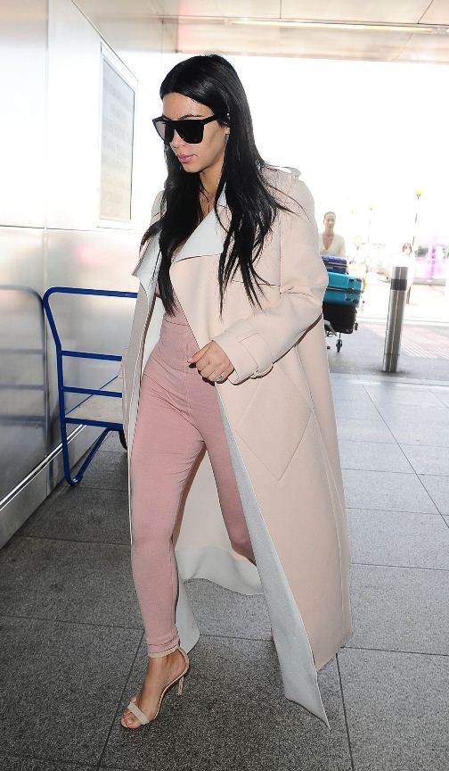 kim-kardashian-at-heathrow-airport-in-london-06-29-2015
