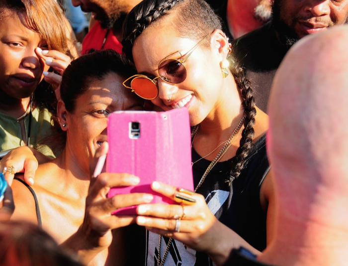 2 Alicia Keys's 2015 Harlem Week Summer in the City Event Matthew Williamson Wire Cat Ear Round Mirror Sunglasses