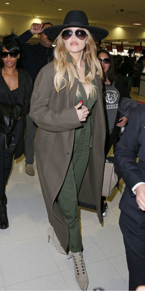 khloe-kardashian-arrives-at-airport-in-sydney-08-02-2015-kardashian-kollection-3