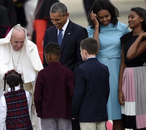 3 sasha Malia Obama's Pope Washington D.C. Visit Kate Spade Colorblocked Pleated Pink, Gray, White, and Black Skirt