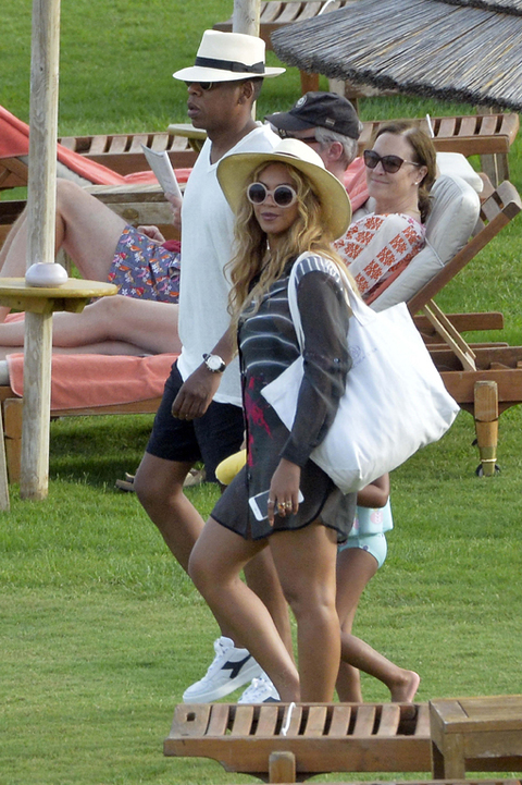 *EXCLUSIVE* Beyonce and Jay-Z Flex their muscles in Italy  **USA ONLY**