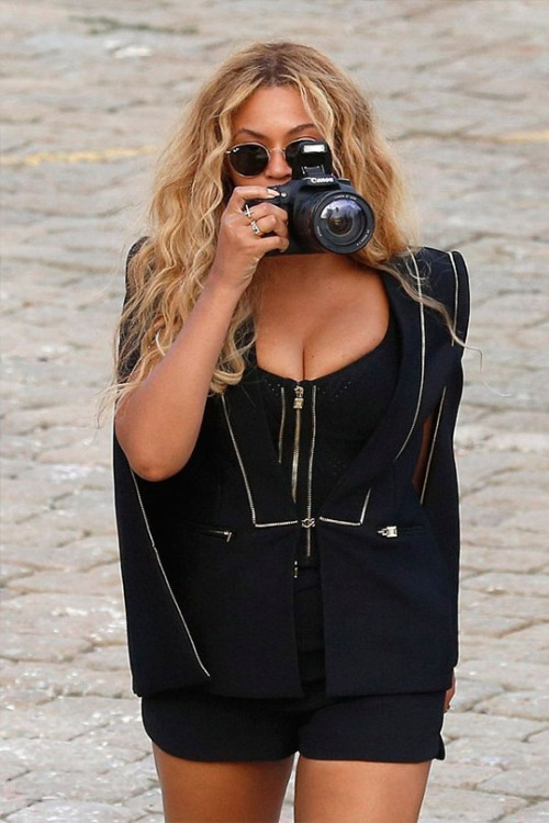 Beyonce's Monaco BCBG Black Upas Cape and Herve Leger Irya Zipper-Detailed Top