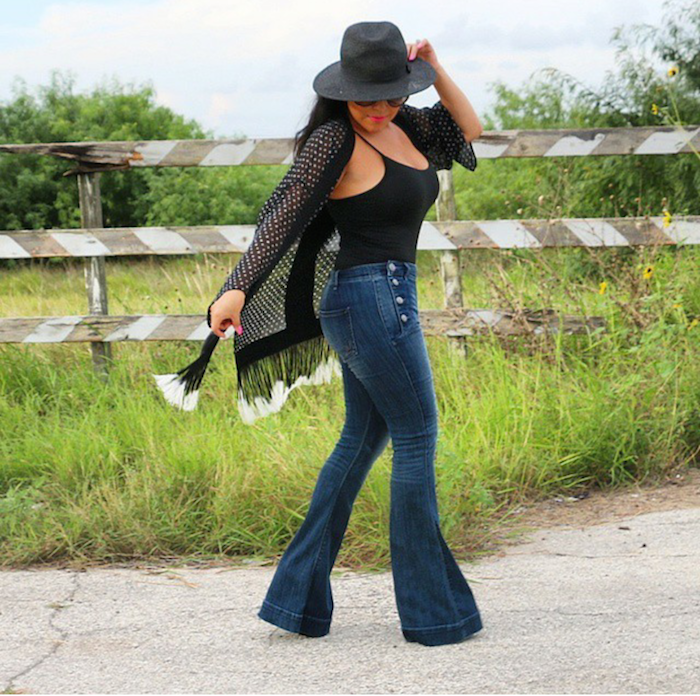 Selene aka @Diary_of_a_housewife showed off her form in fitted flares. Hot! 1