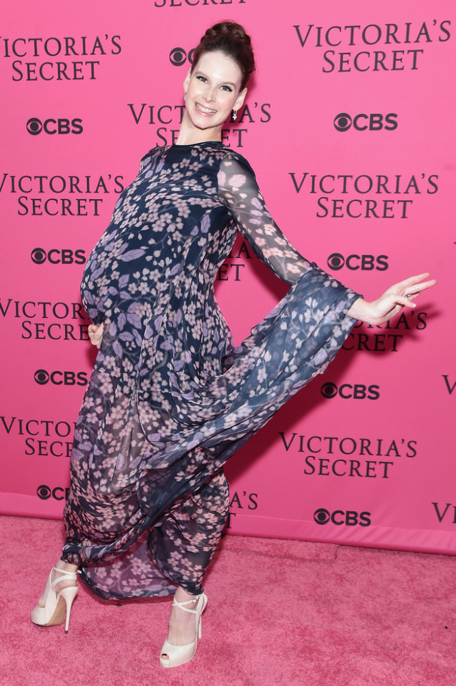 Mary Helen Bowers 2015+Victoria+Secret+Fashion+Show+Front+Row+b2N_NtXC9gCx