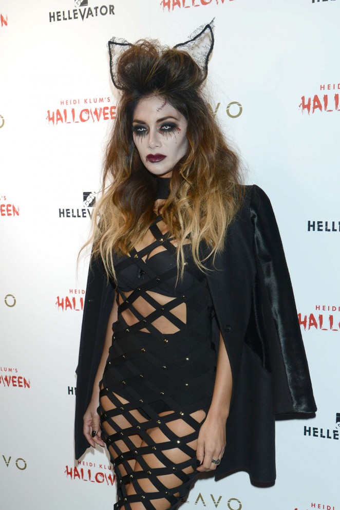 Nicole-Scherzinger--Heidi-Klum-Halloween-Party-2015-house-of-cb-2