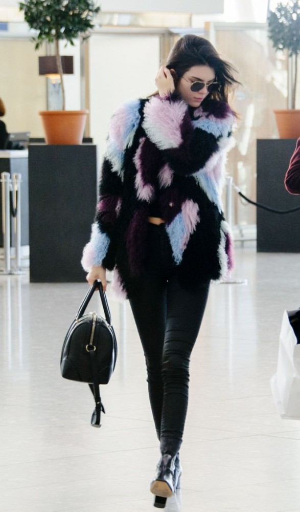 Kendall-Jenner-At-Heathrow-Airport-In-London-elizabeth-and-james-sandro