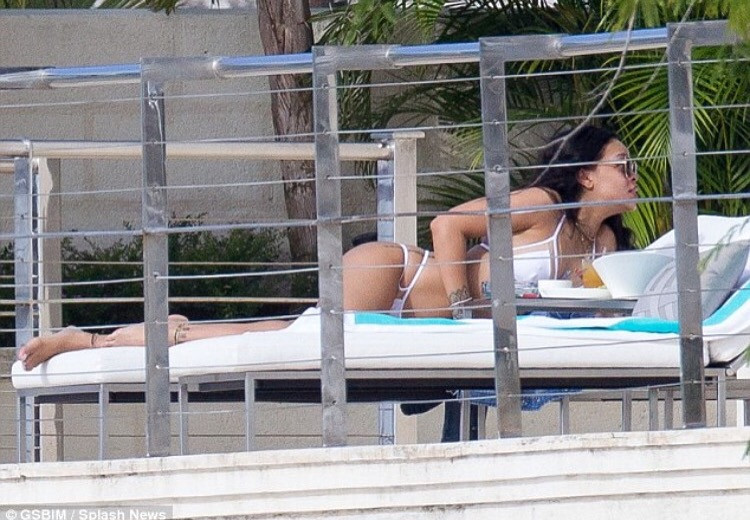 Rihanna-barbados-white-olaya-beach-triangle-top-cut-out-nude-contrast-bikini