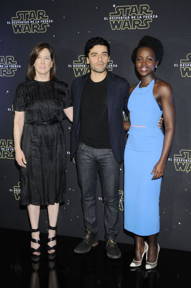 lupita-nyong-o-star-wars-episode-vii-the-force-awakens-photocall-at-st.-regis-hoten-in-mexico-city-roland-mouret-1