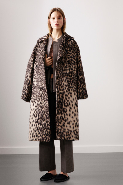 Hot! or Hmm…: Zendaya’s Music Choice Fall 2015 Ports 1961 Leopard Coat ...