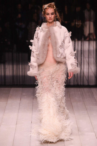 Show Review: Alexander McQueen Fall 2016 Ready-to-Wear – Fashion Bomb Daily