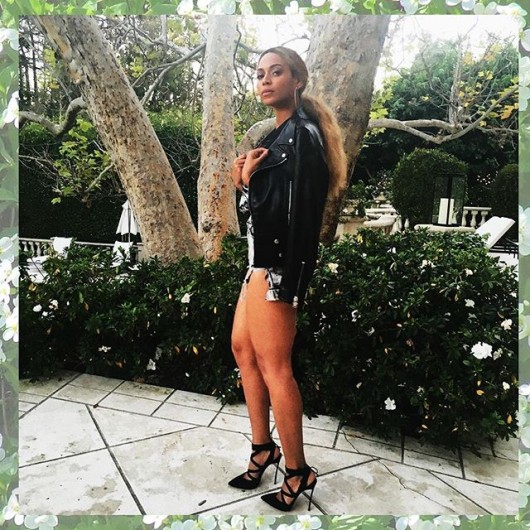 Get-the-Look-Beyonce-Saint-Laurent-Leather-Jacket-Slayer-Graphic-Skull-T-Shirt-and-Casadei-Mini-Blade-Collection-Black-Suede-Pumps-3