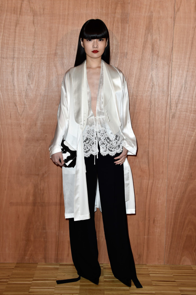 Givenchy+Front+Row+Paris+Fashion+Week+Womenswear-akimoto-kozue