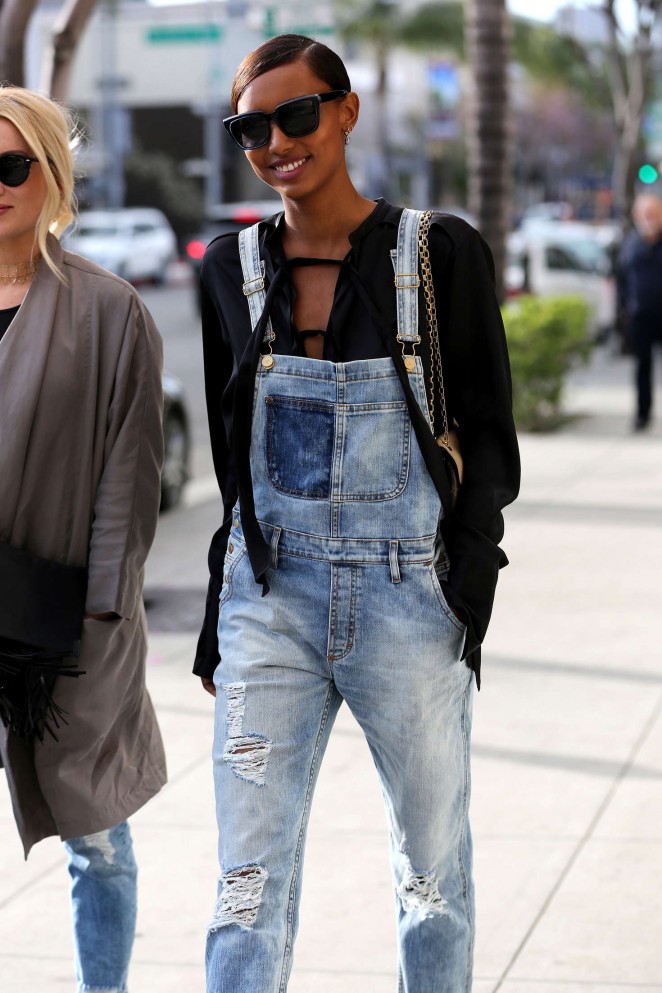 Jasmine-Tookes-in-Jeans-at-Il-Pastaio-ports-1961-dont-cry-le-silla-1