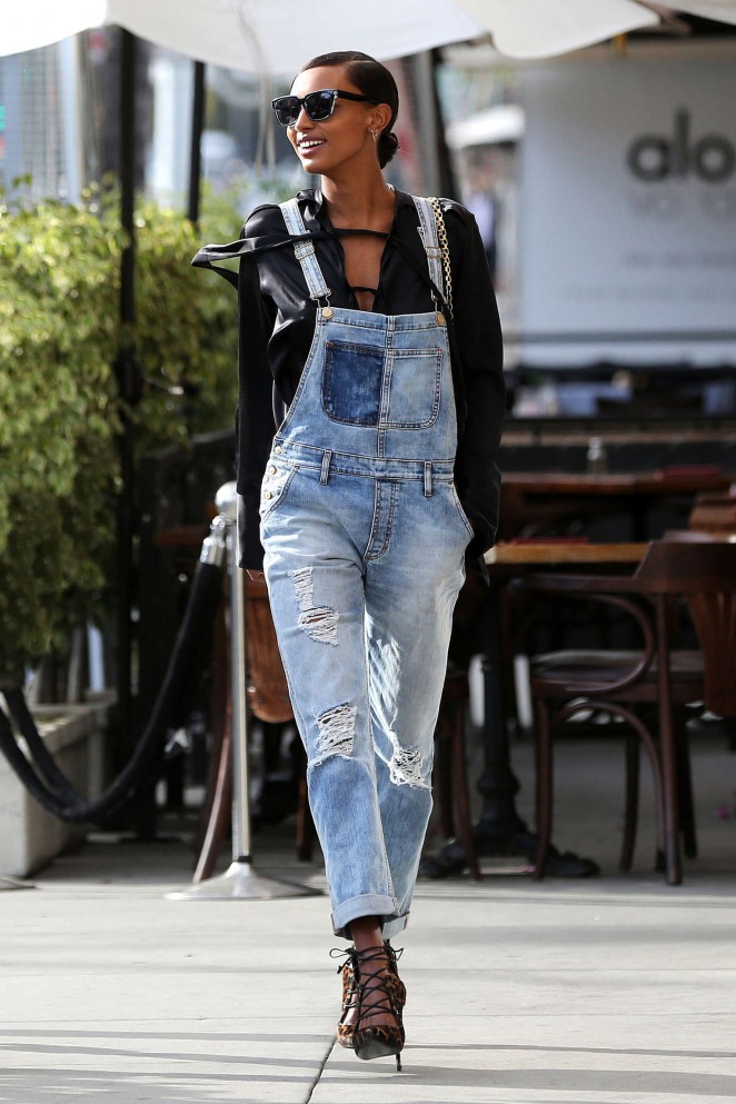 Jasmine-Tookes-in-Jeans-at-Il-Pastaio-ports-1961-dont-cry-le-silla